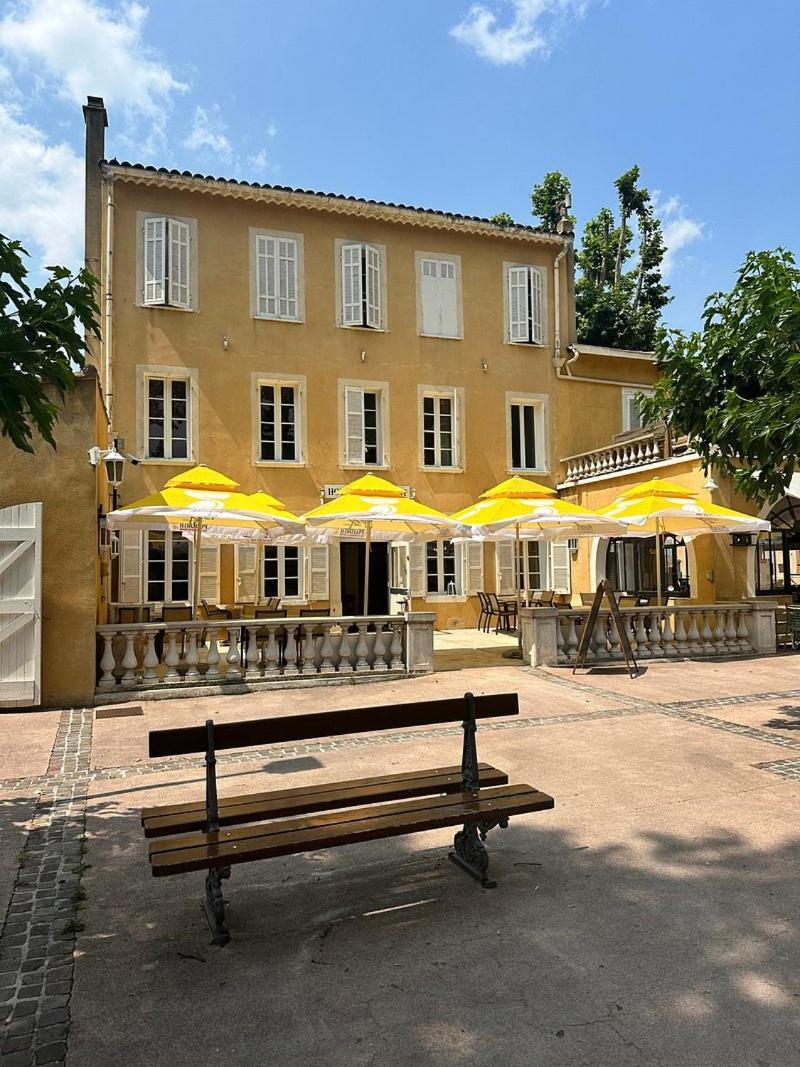 Hotel De La Loube La Roquebrussanne Luaran gambar