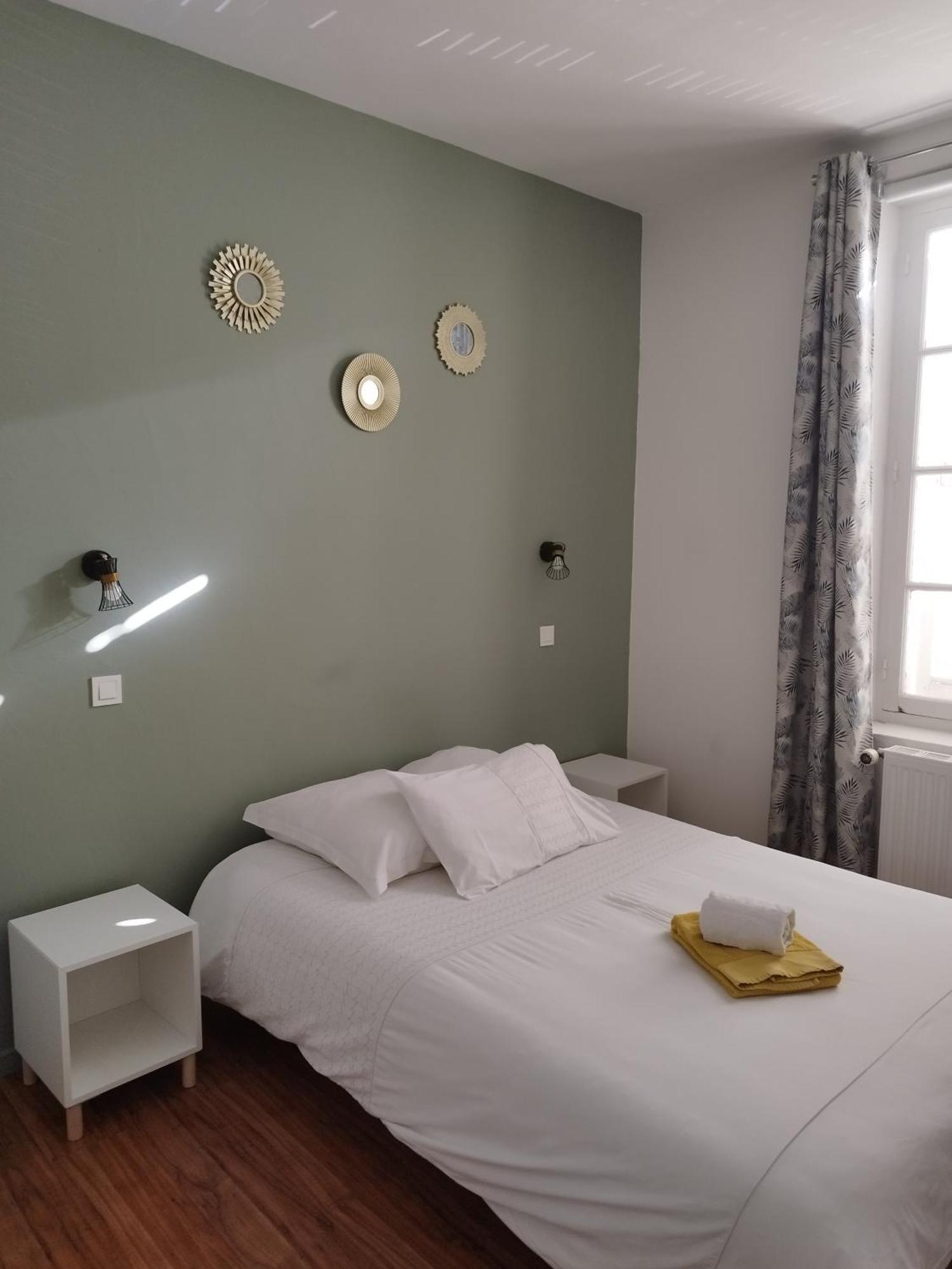 Hotel De La Loube La Roquebrussanne Luaran gambar